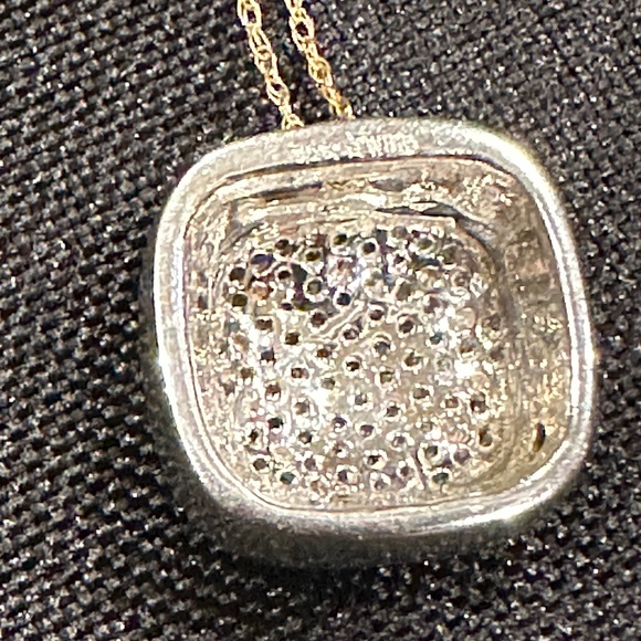 New 18k & Silver Diamond Cluster Pendant - Picture 6 of 12